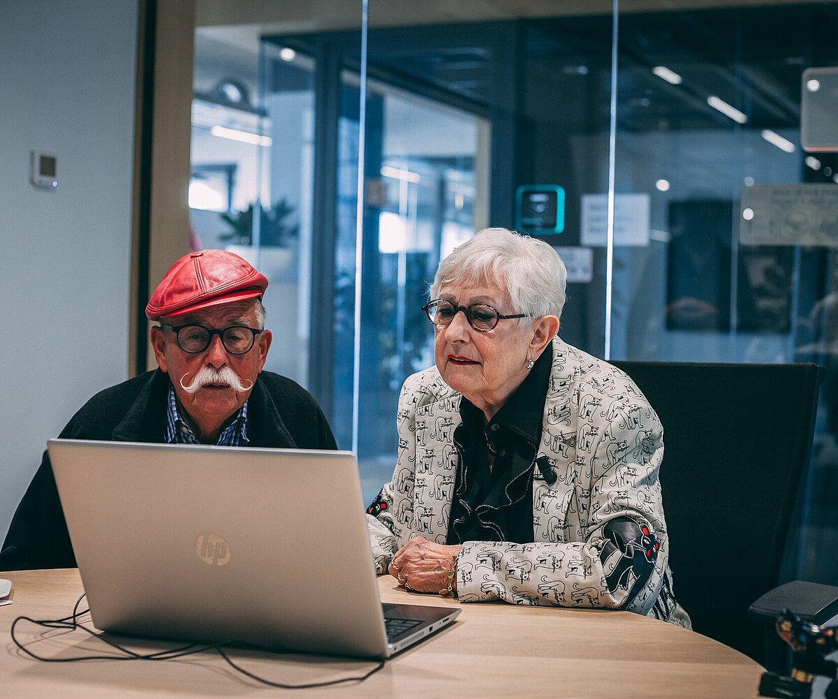 Senioren testen de AI-cursus
